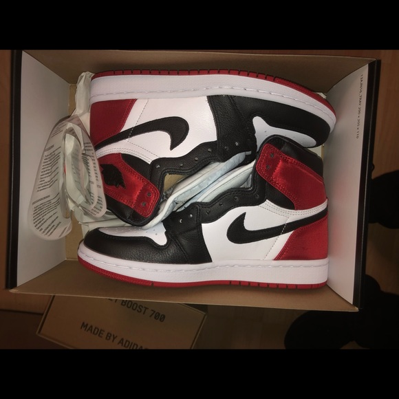 Jordan 1 Satin  (women) - Picture 4 of 6